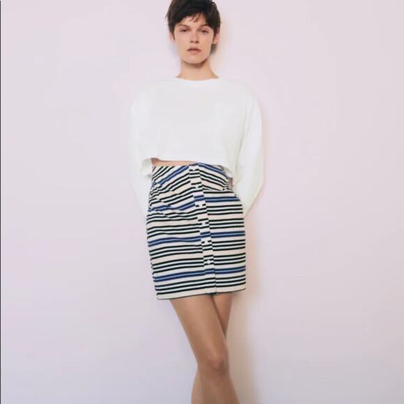 Zara CONTRAST DRESS WITH CUT-OUT DETAIL - Picture 2 of 15